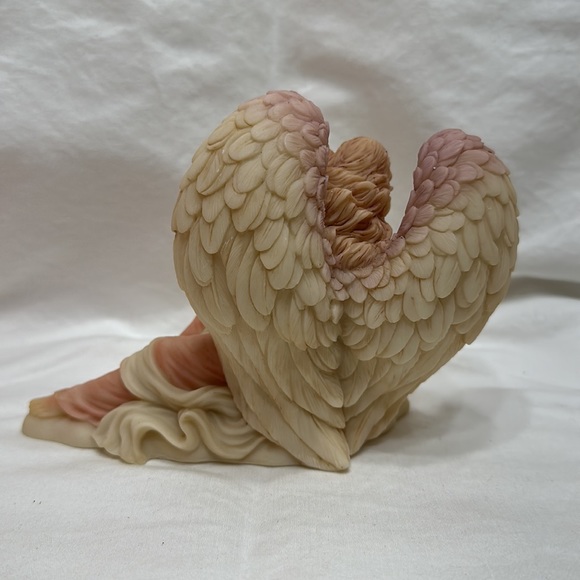 Angel sculpture - Picture 2 of 4